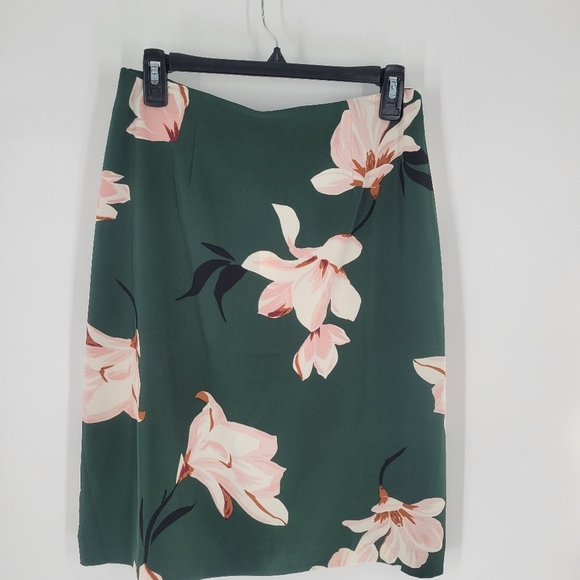 Ann Taylor Skirt Size 6 GreenFloral A-Line New‎ - Picture 2 of 3